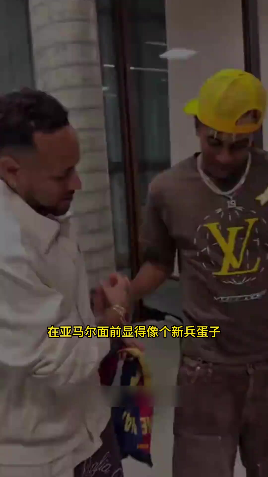 女模特曝亞馬爾讓其招募生日派女伴要求身材好的金發(fā)女郎