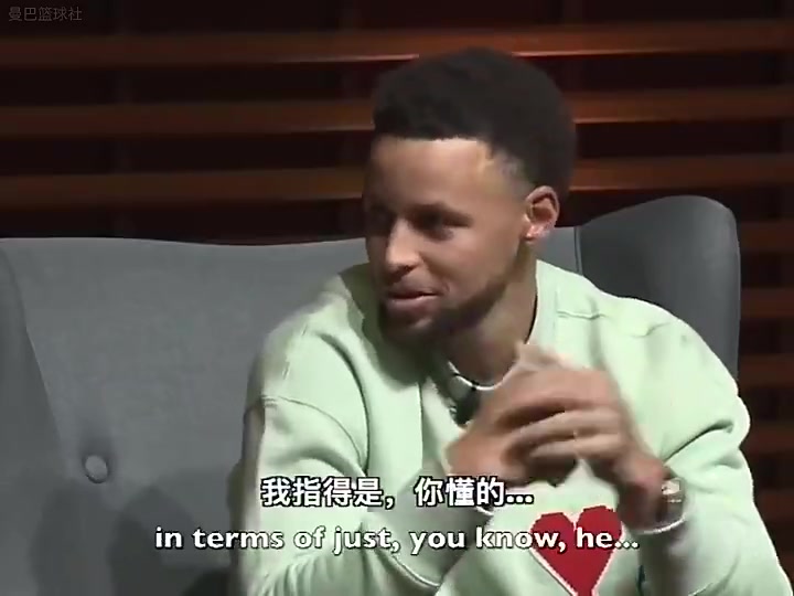 庫(kù)里被科比夸獎(jiǎng)時(shí)感覺自己是世上最棒球員想像他那樣鼓勵(lì)后人