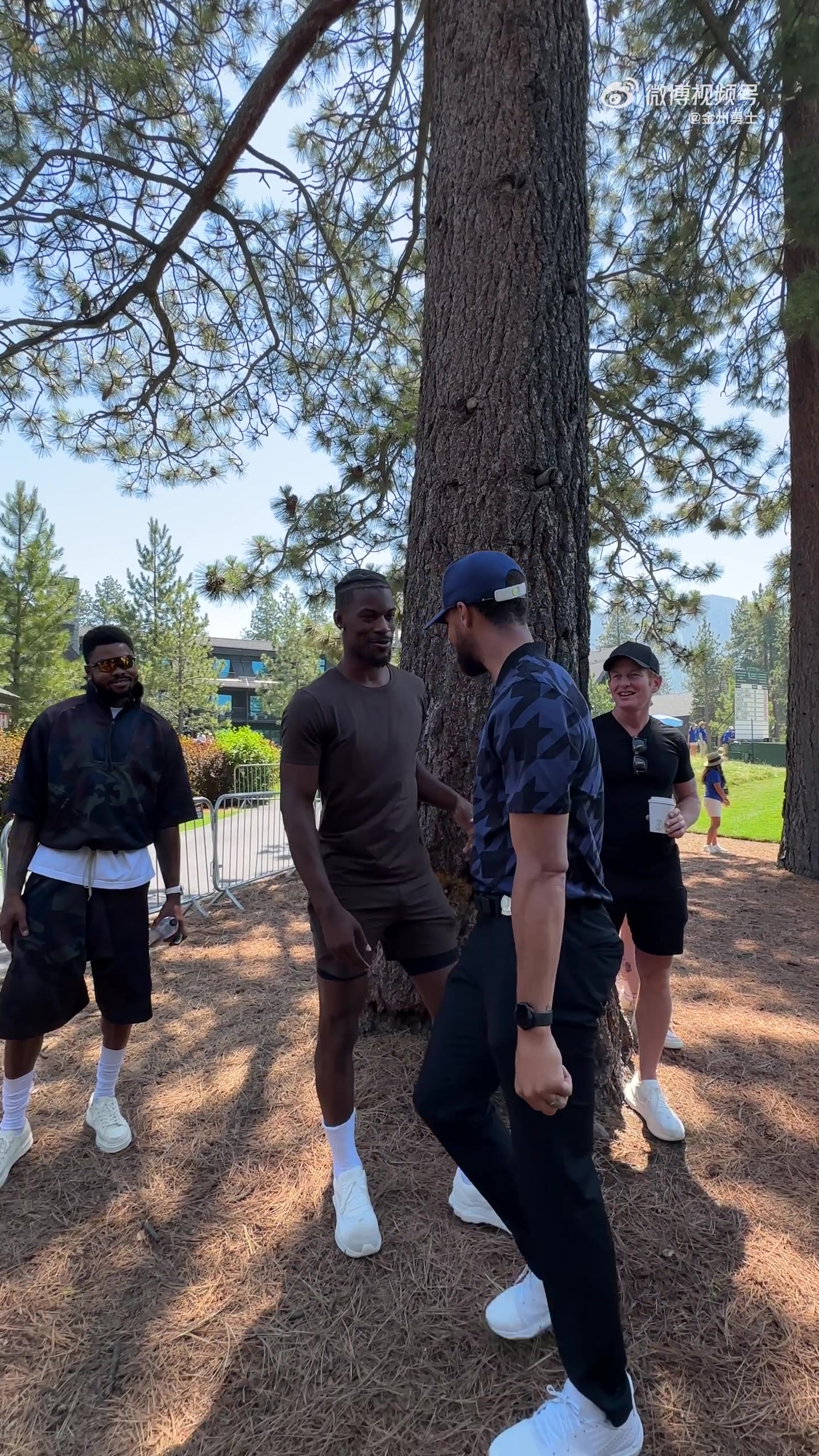 巴特勒今日助陣庫里 觀戰(zhàn)庫里高爾夫球局