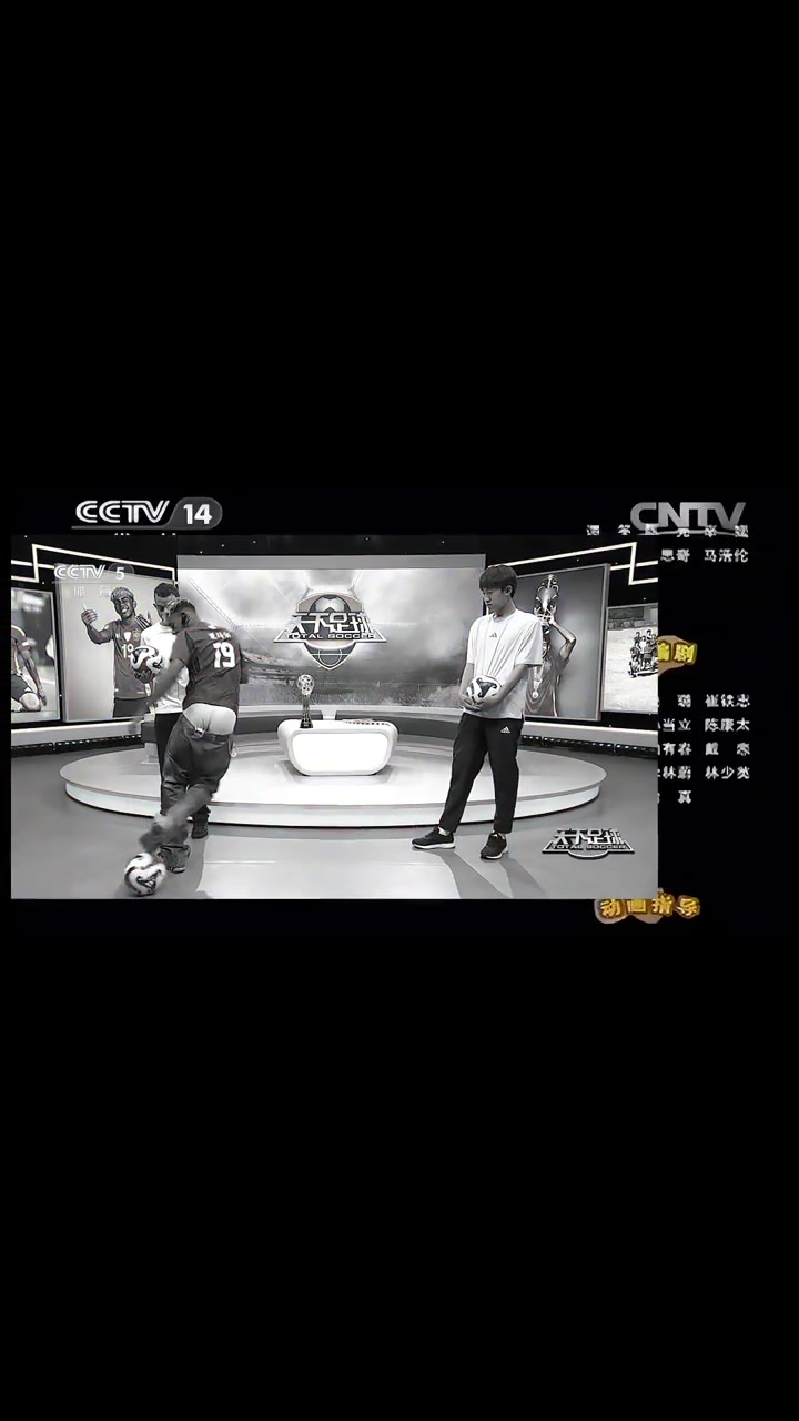 全中國觀眾都看到了亞馬爾天足節(jié)目中秀技術(shù)結(jié)果褲子脫落