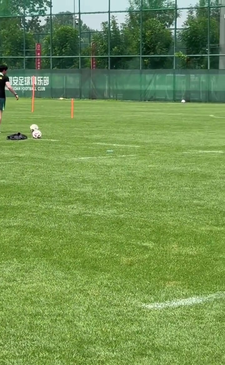 訓(xùn)練場實拍國安兩大傷員楊立瑜和林良銘均已回歸