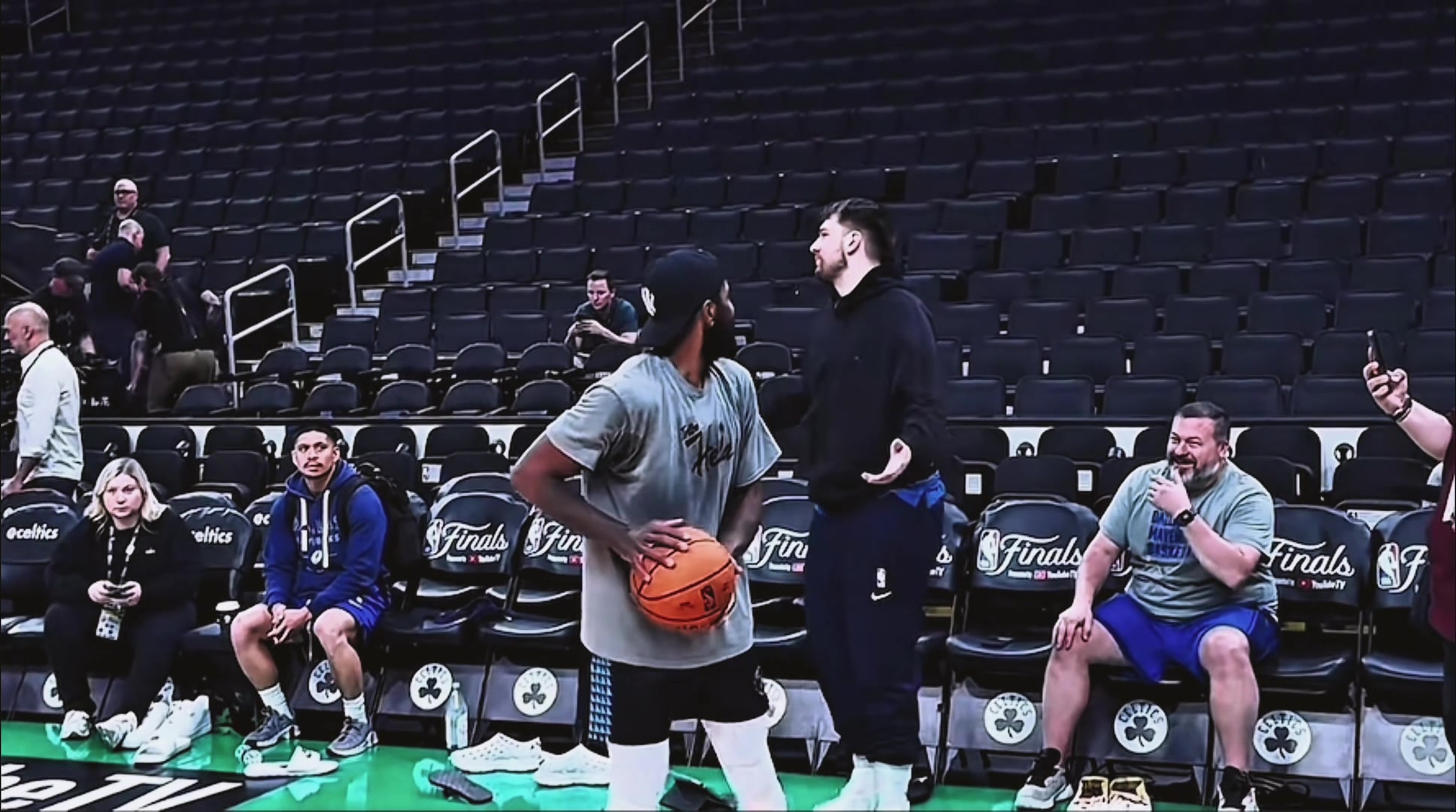 東契奇無奈攤手歐文你聽說過蜘蛛感應(yīng)嗎