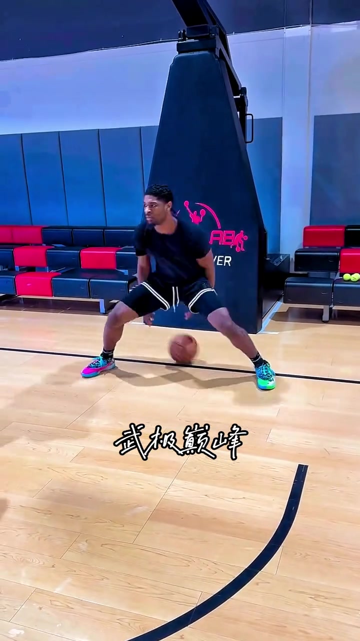 亨德森苦練運(yùn)球技術(shù) 此前社媒轉(zhuǎn)發(fā)楊瀚森進(jìn)球視頻