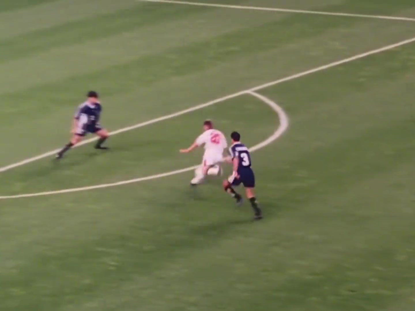 這才叫金童17歲利物浦首發(fā)18歲世界杯登場(chǎng)21歲金球獎(jiǎng)......