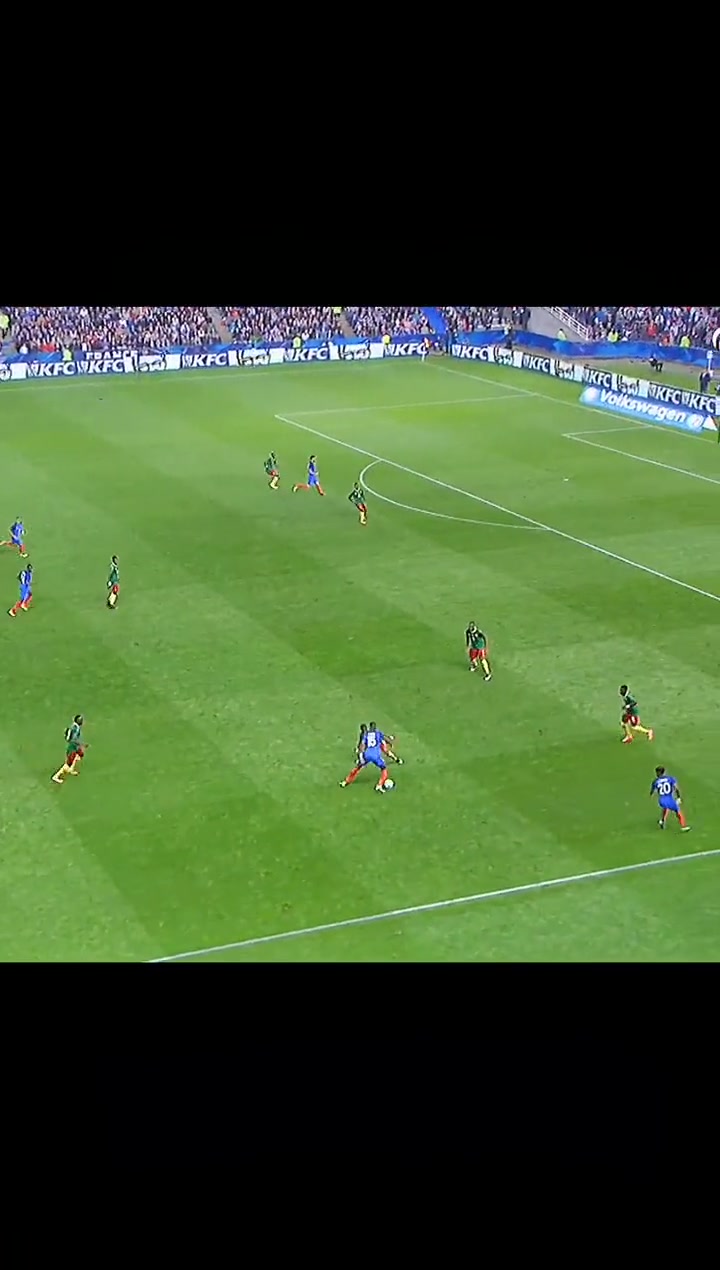 還記得博格巴這記圓月彎刀嗎現(xiàn)役除了德布勞內(nèi)還有人能做到嗎