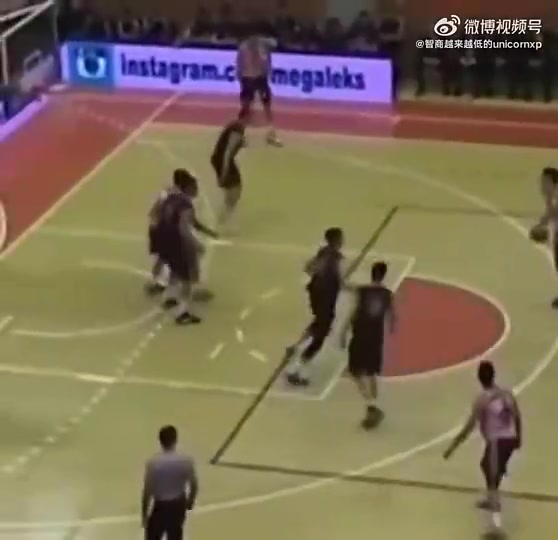 楊瀚森打球更像如今約基奇 而同年齡在進(jìn)聯(lián)盟前兩人球風(fēng)不盡相同