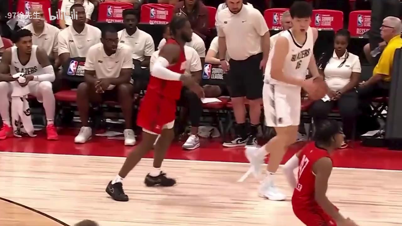 癔癥發(fā)作徐靜雨山東也算半個(gè)東北吧楊瀚森也許是我的表弟