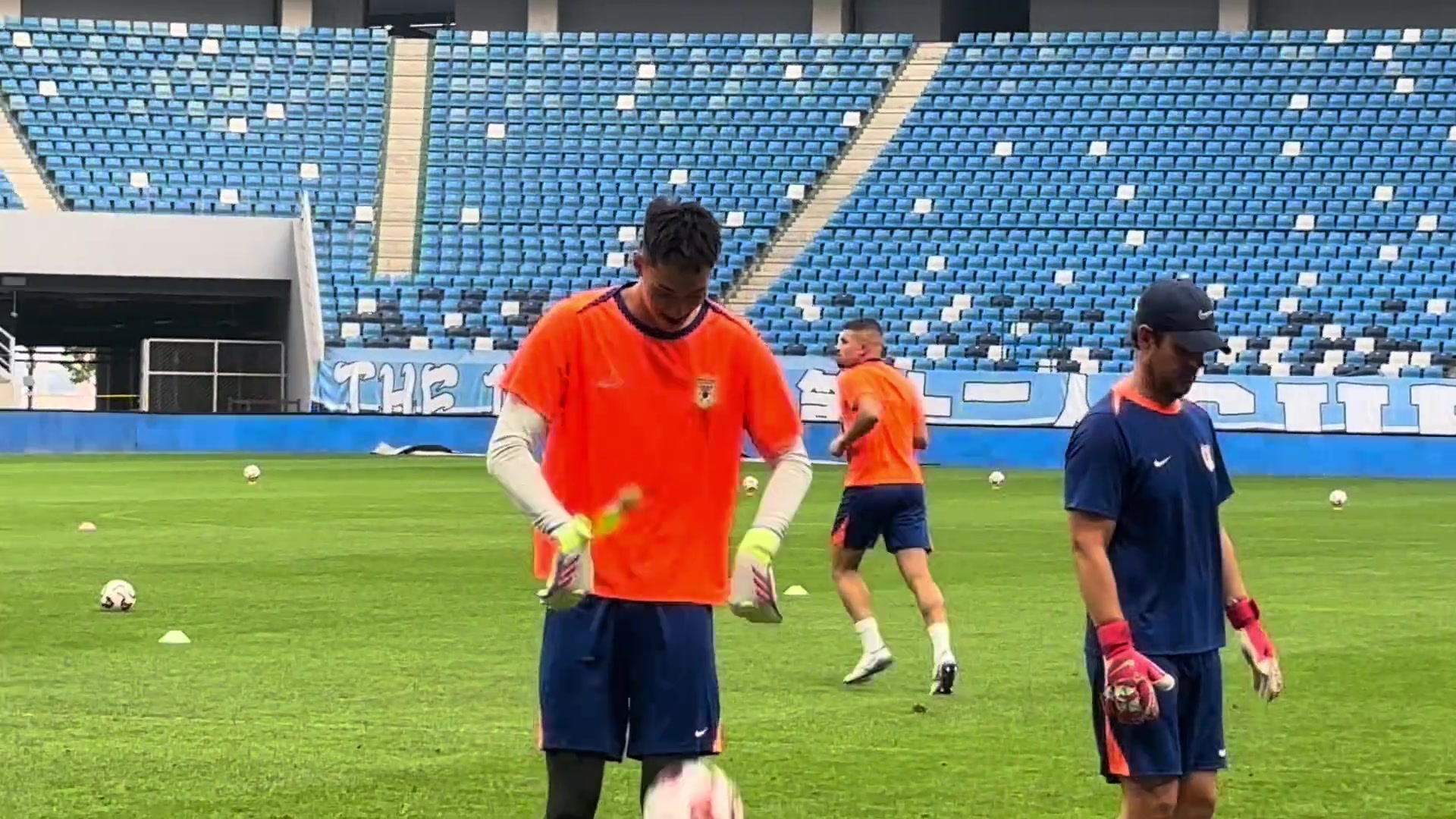 卡扎爾參加賽前訓練網(wǎng)傳新援加盟后卡扎爾大概率被撤銷報名