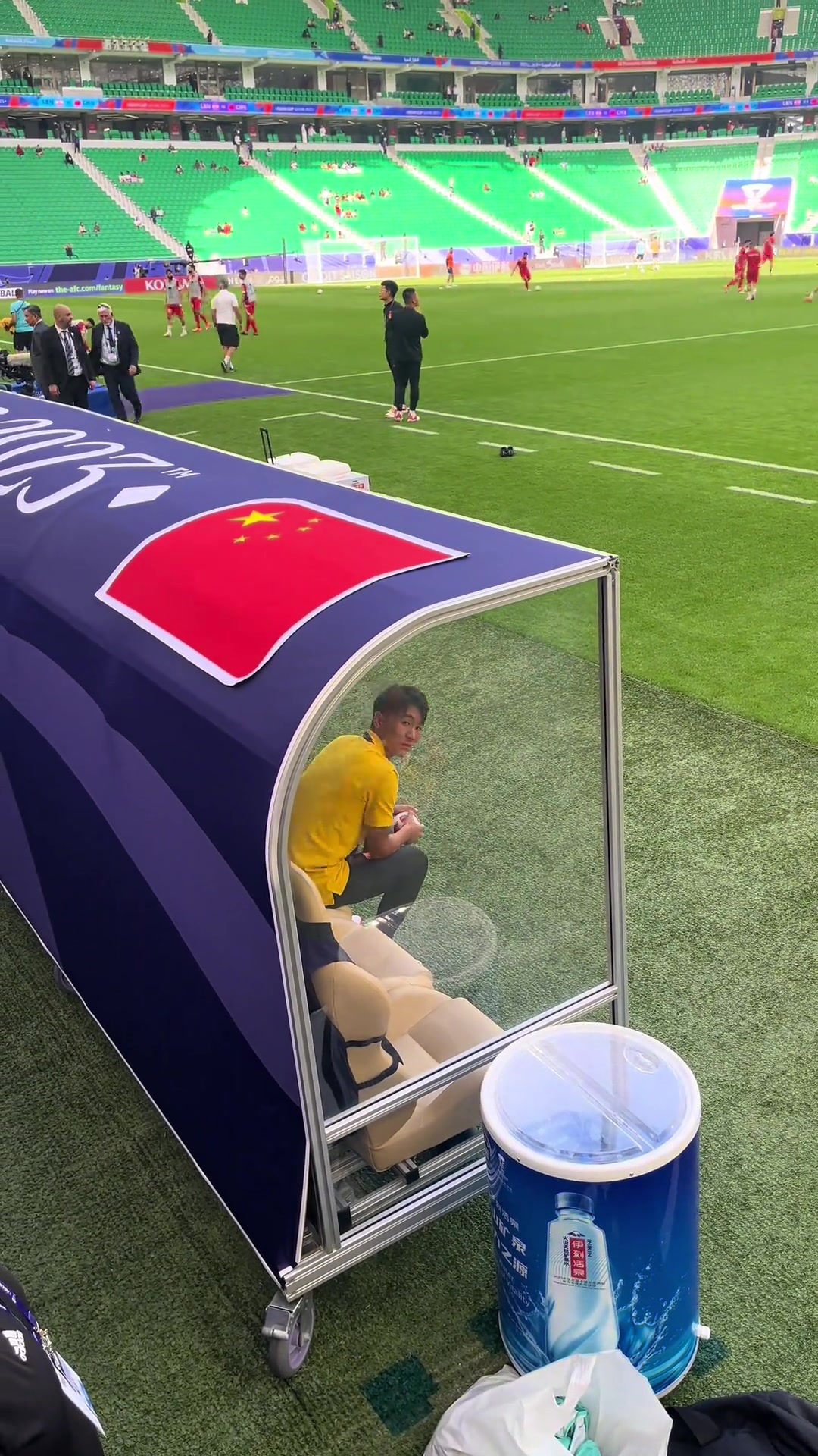 兩年前球迷向韋世豪要球韋世豪友好回應(yīng)