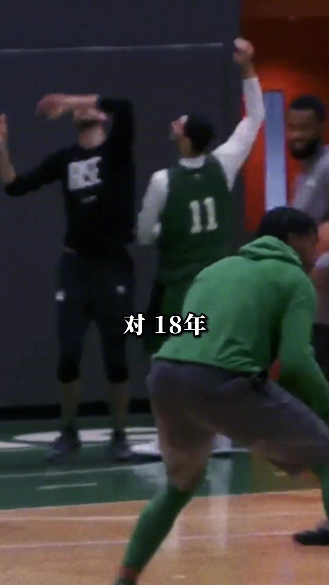 如今和老詹聯(lián)手了斯瑪特此前18年若擊敗老詹 總決賽會擊敗勇士奪冠