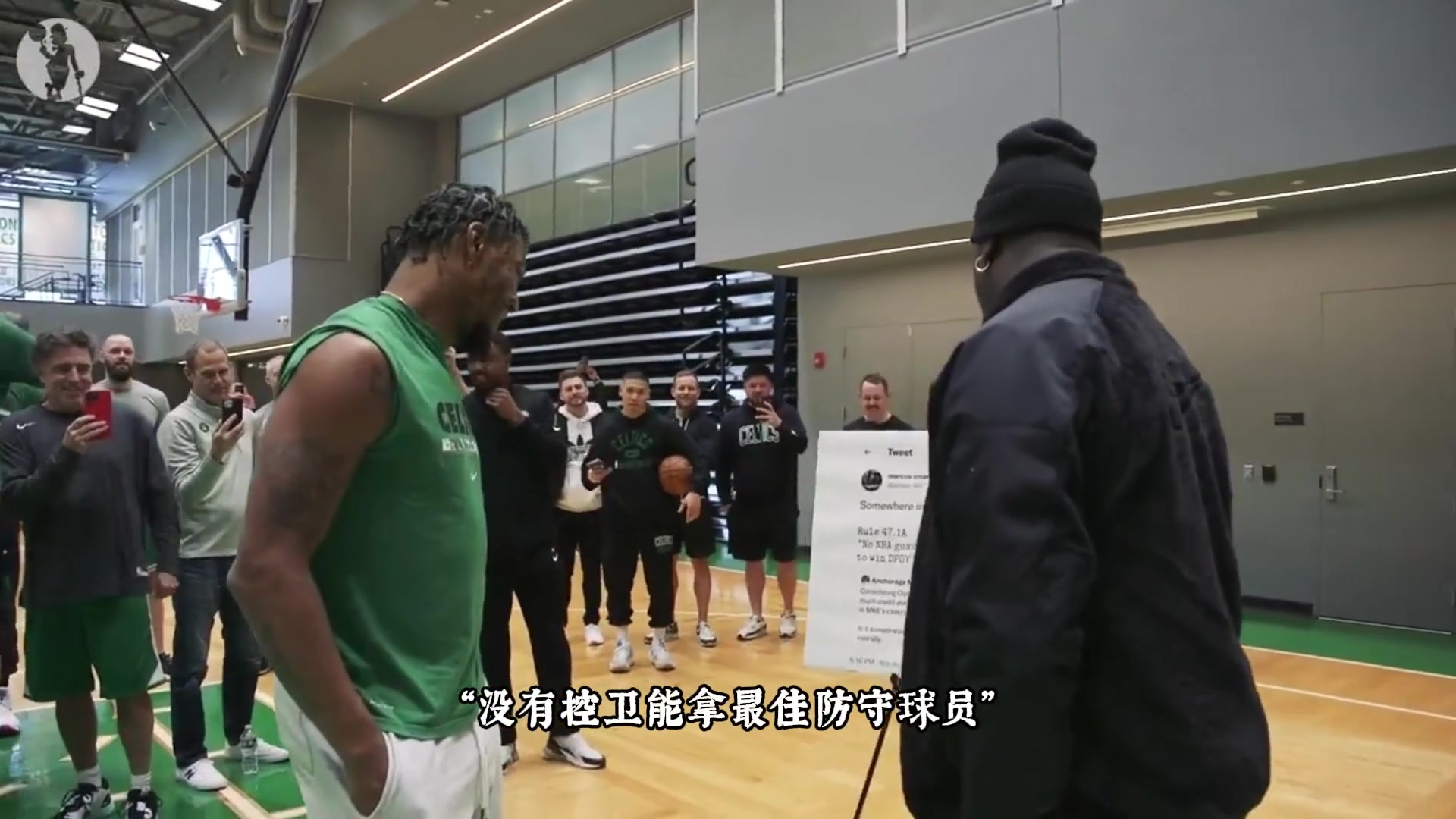 和東契奇完美互補(bǔ)名場面佩頓親自為斯瑪特頒DPOY