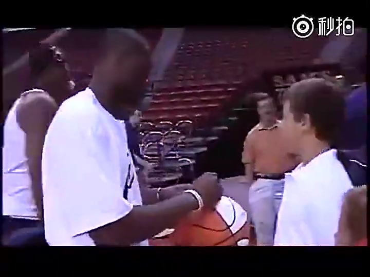 保羅不怕你們笑哥在當(dāng)年也被人霸凌過(guò)