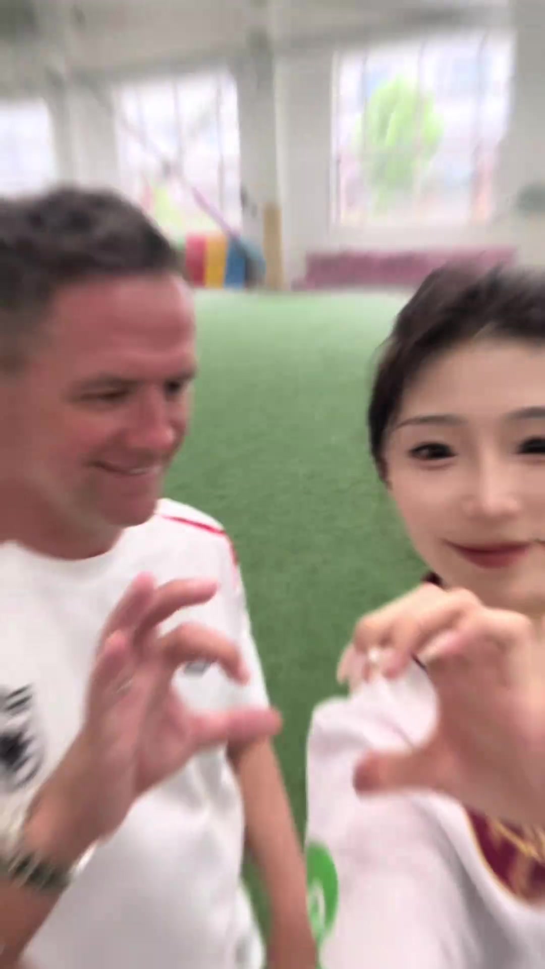 女足挑戰(zhàn)約會(huì)一百個(gè)男球員竟然約上了歐文啊都這么老了