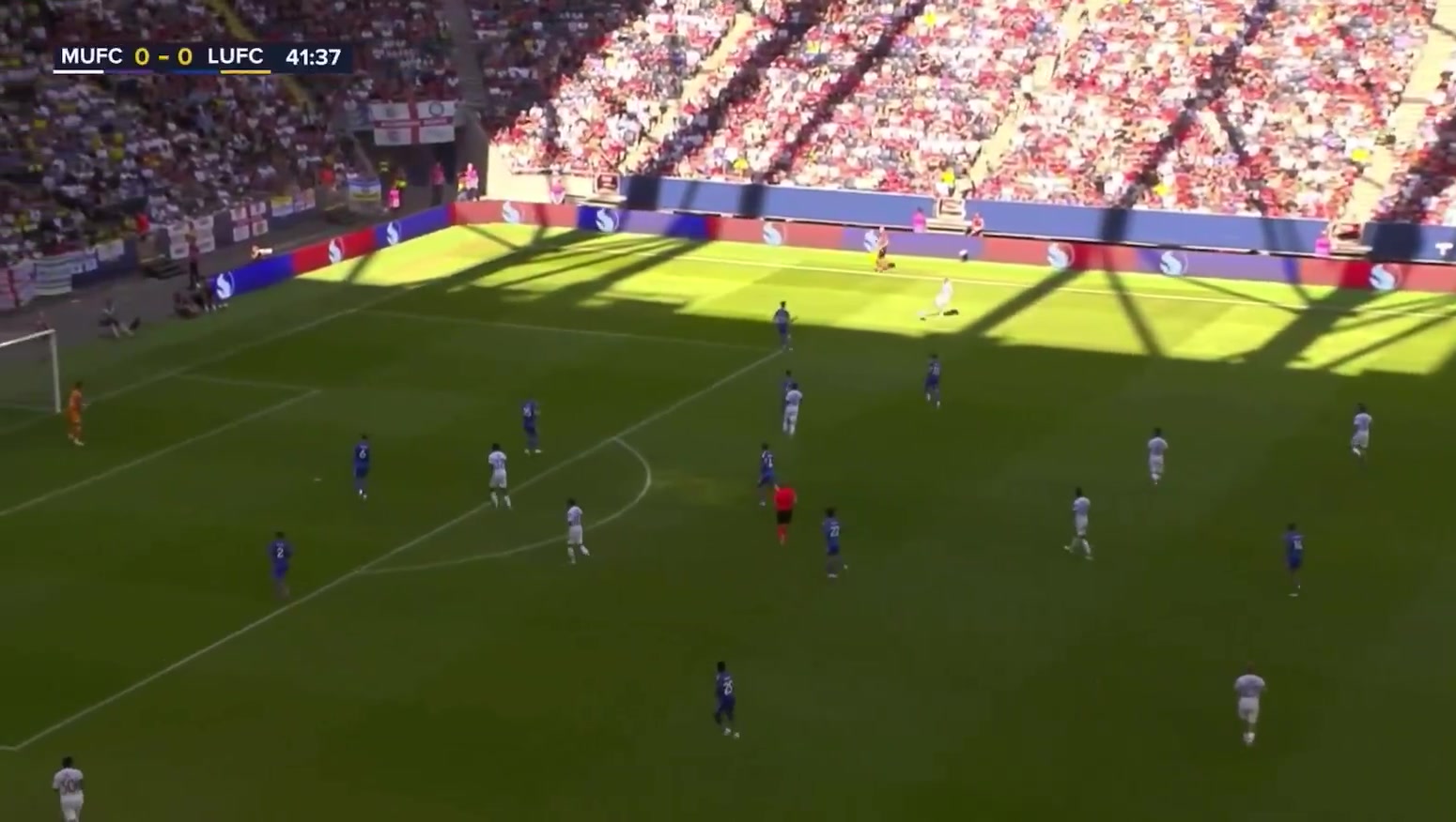 讓我來(lái)隊(duì)友選擇射門后庫(kù)尼亞有一點(diǎn)不滿