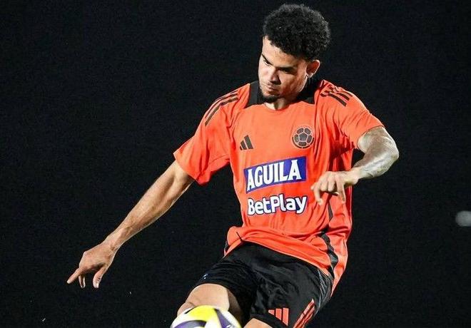 記者：迪亞斯已告知利物浦，無新合同則拜仁為去處。