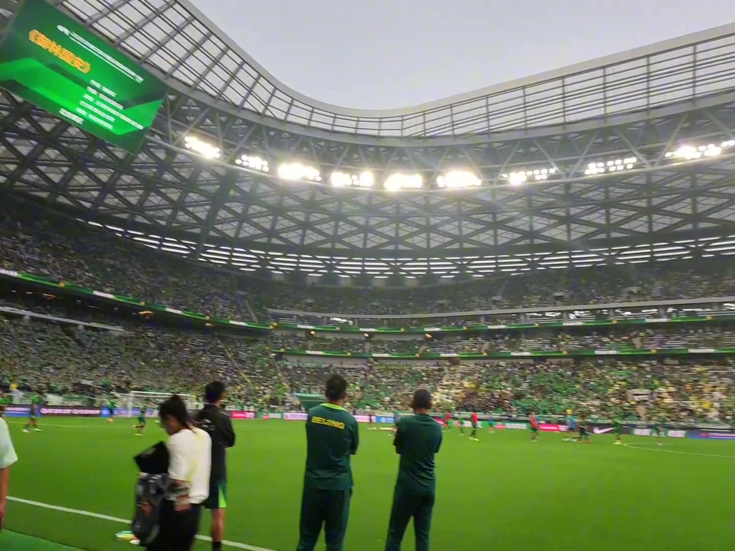 網(wǎng)友塞蒂恩老爺子來(lái)國(guó)安前可能也沒(méi)想到北京球市如此火爆