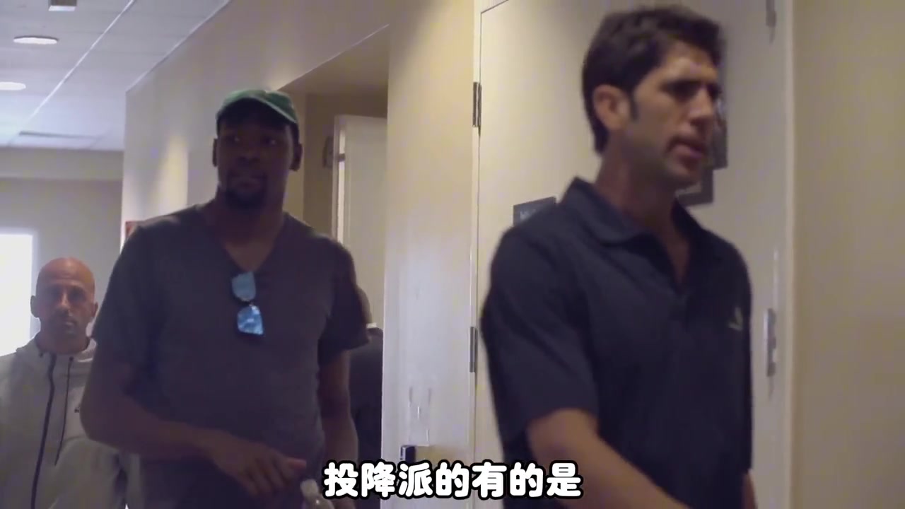 楊毅杜蘭特如果沒去勇士拿那2個(gè)冠軍那他最多就是跟哈登威少一個(gè)級(jí)別