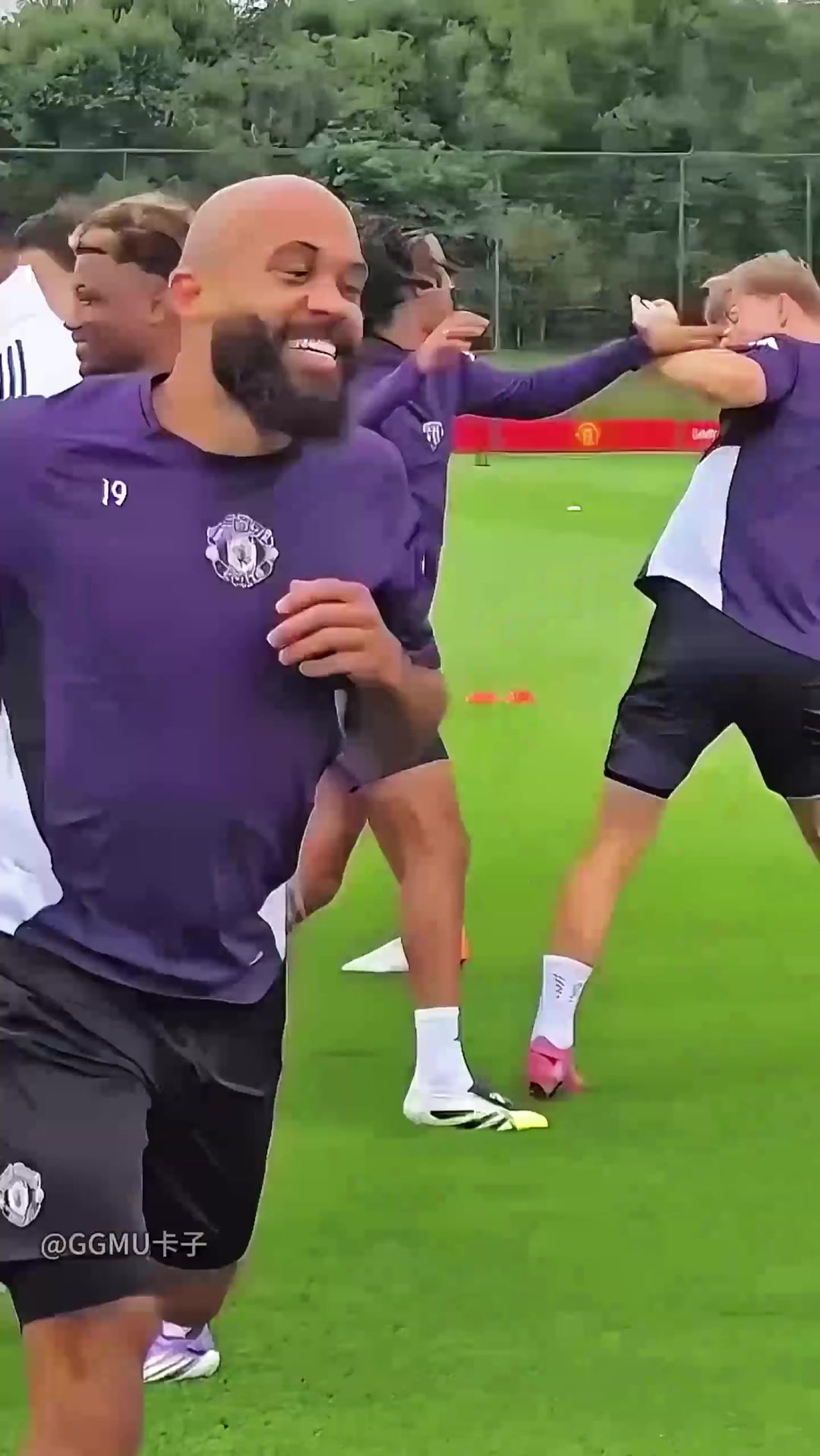 大傻春你要干什么霍伊倫借姆貝莫?dú)g迎儀式打約羅