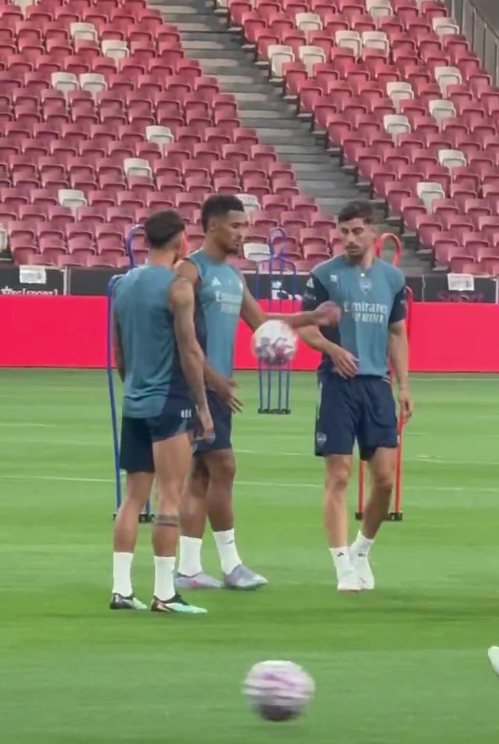 哈弗茨和薩利巴在訓(xùn)練賽上基情滿滿