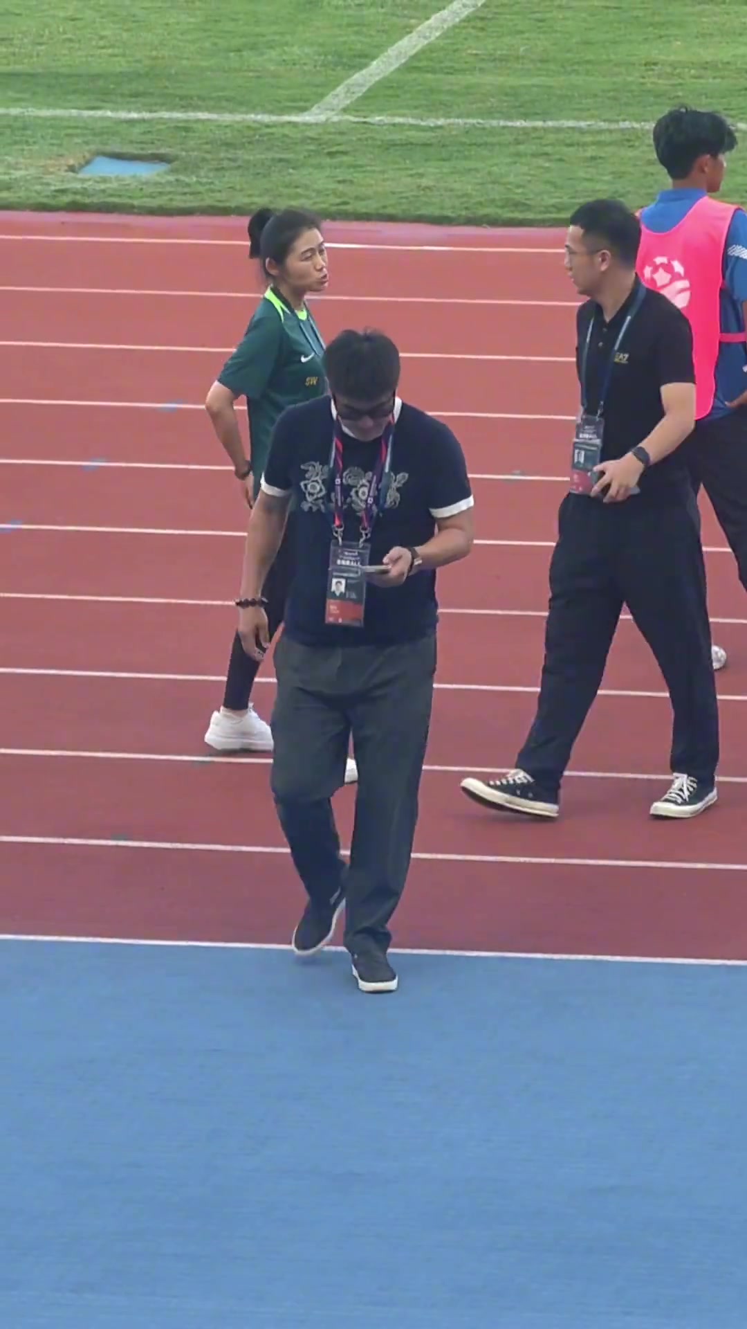 網(wǎng)友前國(guó)腳李明真是從年輕帥到老啊