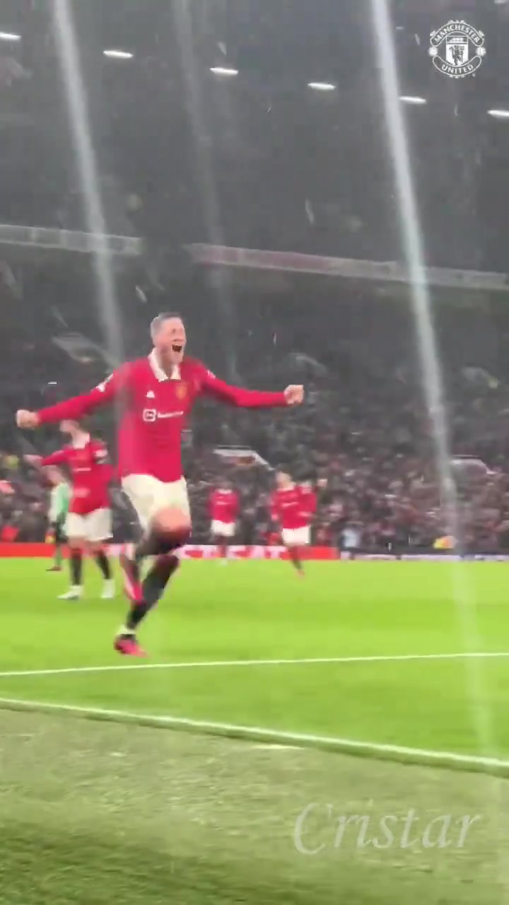 曼聯(lián)球迷那天野花做了場玫瑰的夢(mèng)......