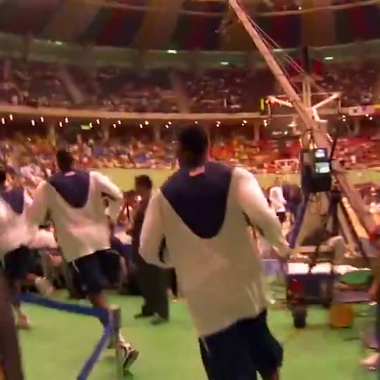 21年啦04年詹姆斯入選美國男籃的時候真是一副青澀面孔