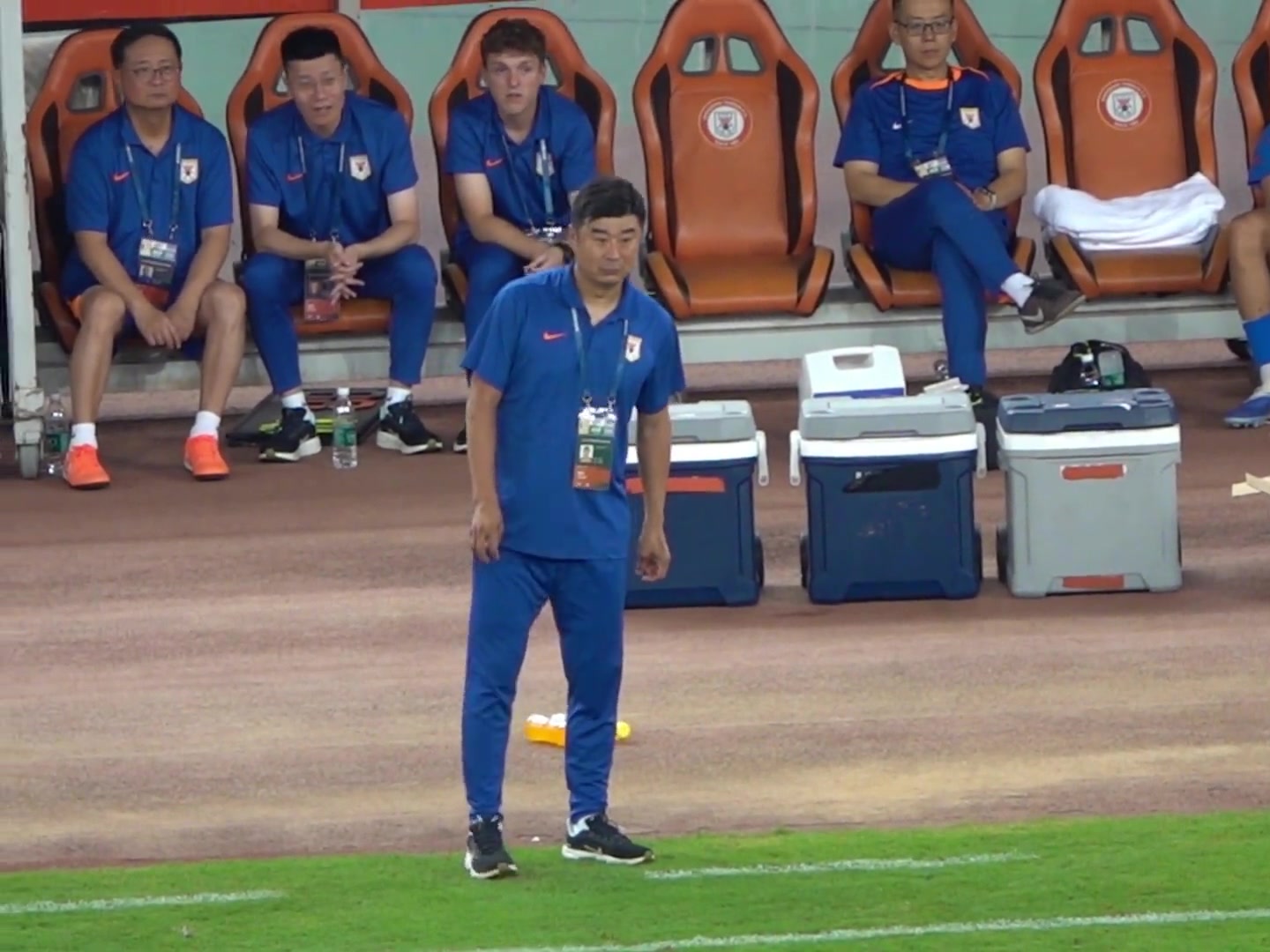 韓鵬回歸泰山隊(duì)主場(chǎng)首秀是不是有點(diǎn)緊張了你可是這里曾經(jīng)的王啊