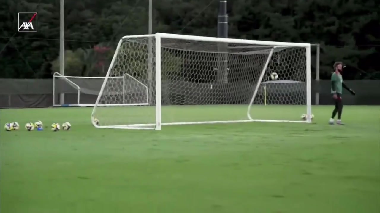 還要啥伊薩克?；倏擞?xùn)練中左右腳頭球破門(mén)輕松戴帽