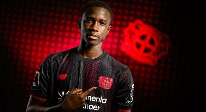 官方：20歲后衛(wèi)法耶租借至洛里昂，今夏加盟勒沃庫(kù)森。