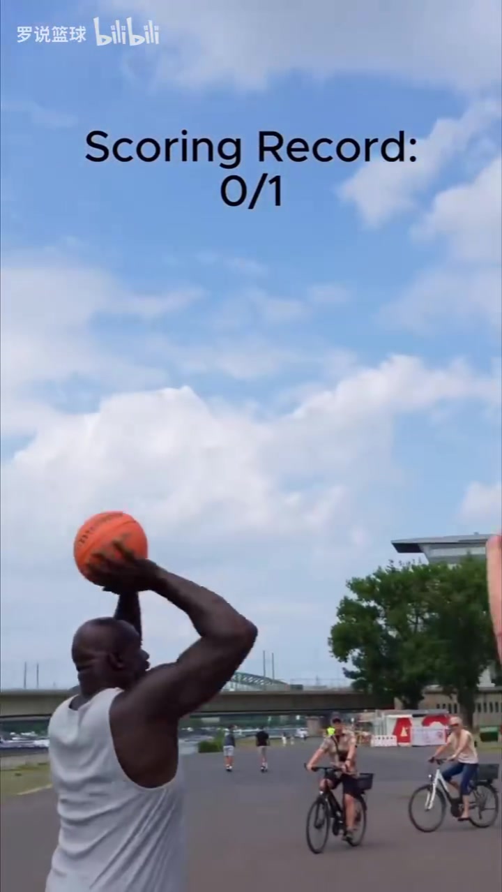 這出手怎么有點(diǎn)像約老師奧尼爾連續(xù)17投0中筐都快砸壞了