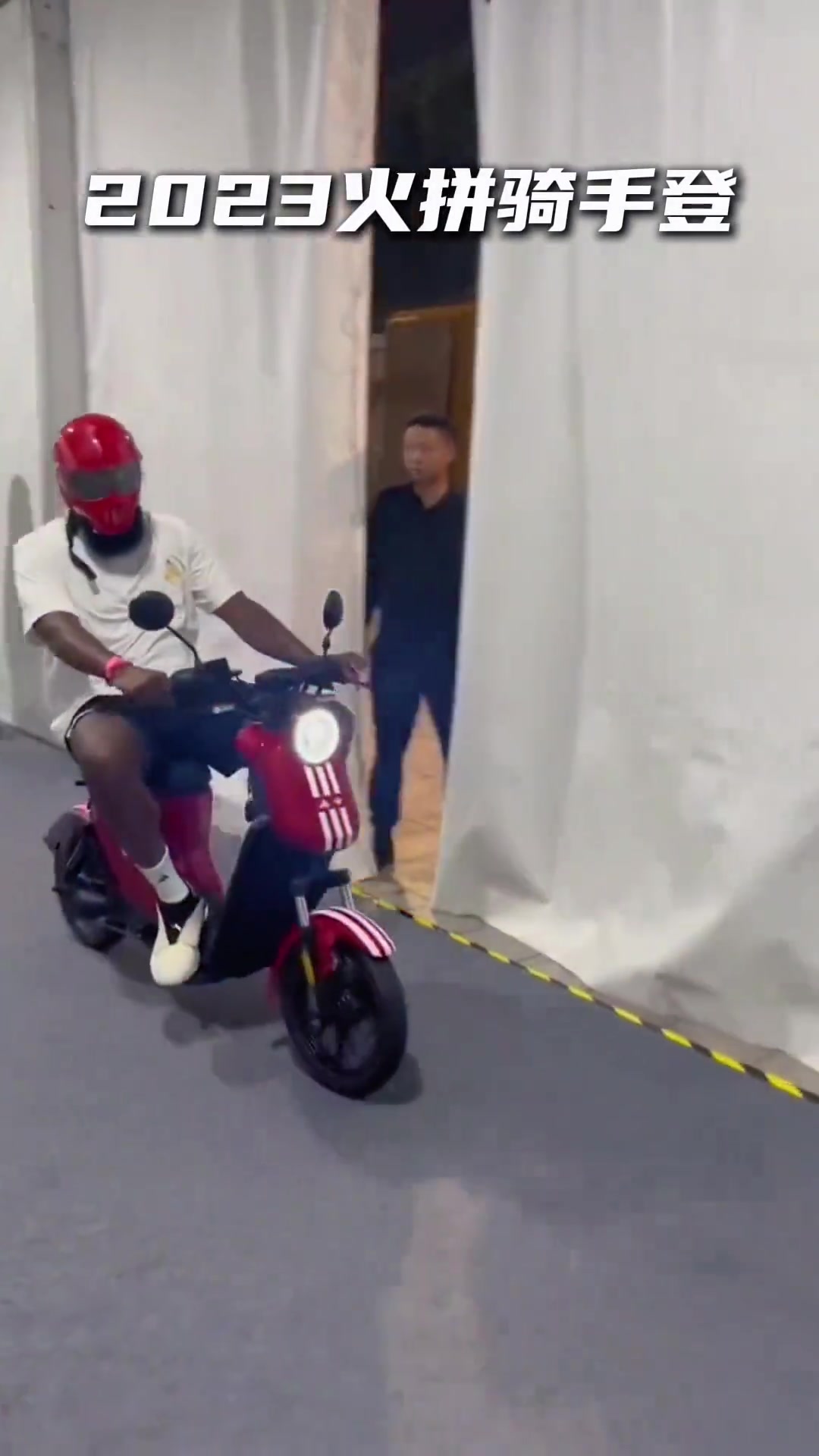 8.2號(hào)我們一起期待哈登今年會(huì)以什么皮膚出現(xiàn)