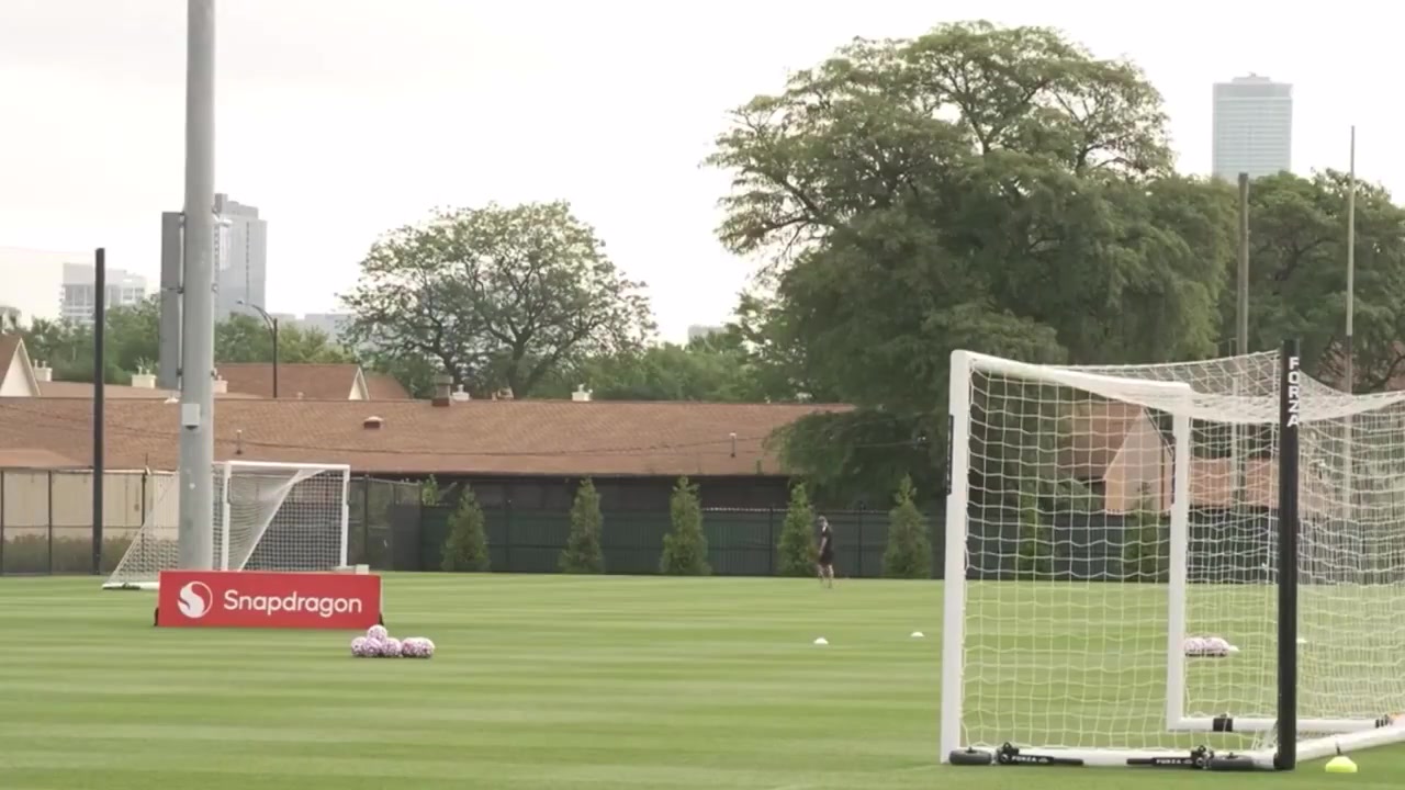 曼聯(lián)備戰(zhàn)伯恩茅斯姆貝烏莫繼續(xù)加入合練紅魔攻擊力會(huì)提升多少