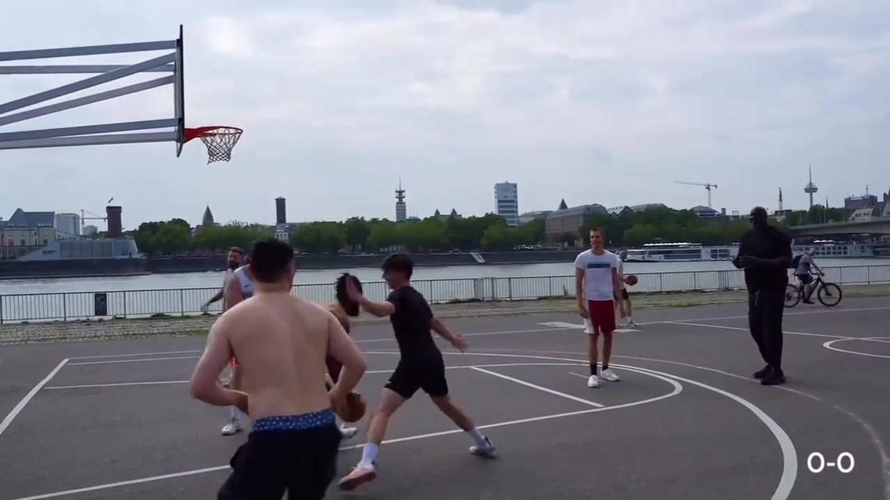 怎么成約老師了奧 尼 爾 野 球 場(chǎng) 精 彩 表 現(xiàn)