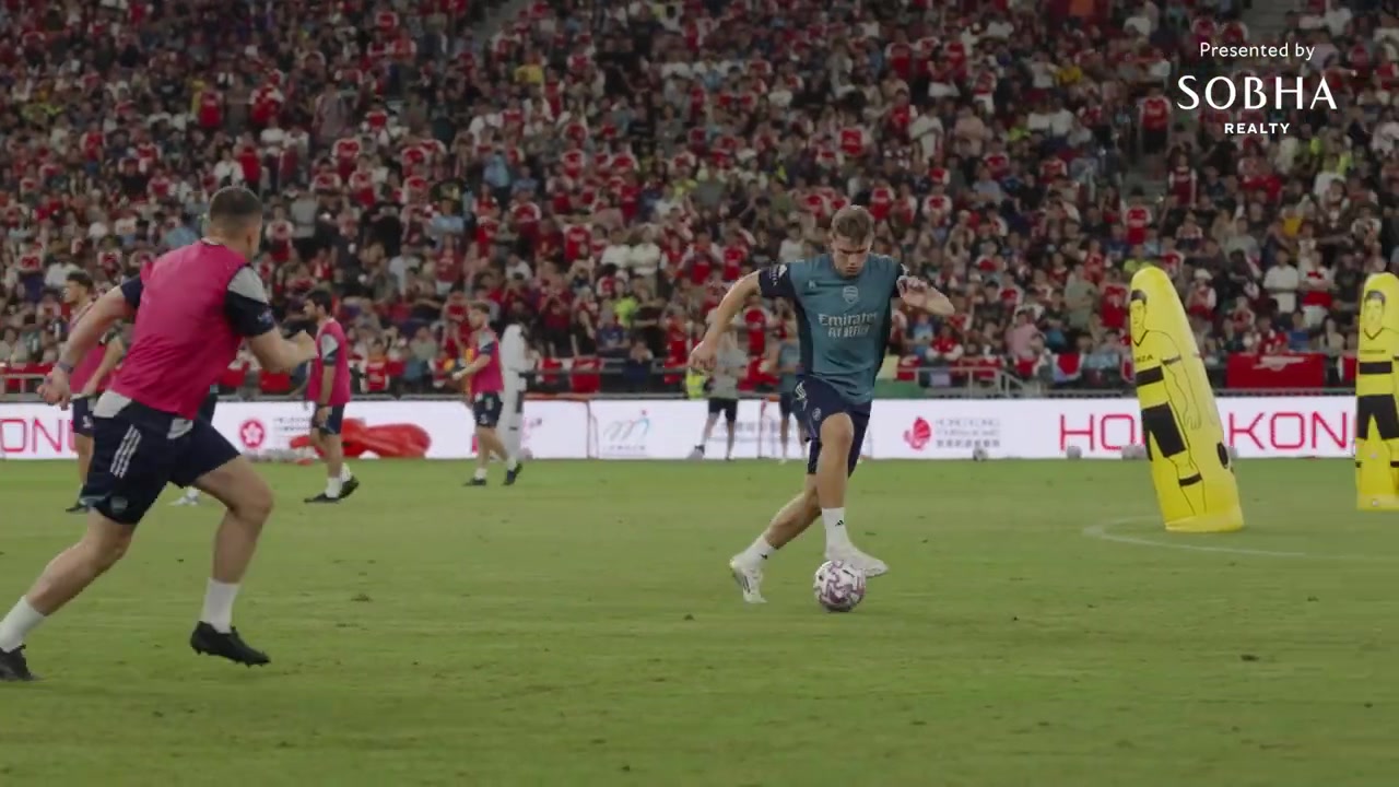 看看表現(xiàn)如何約克雷斯加盟阿森納的首場訓(xùn)練賽