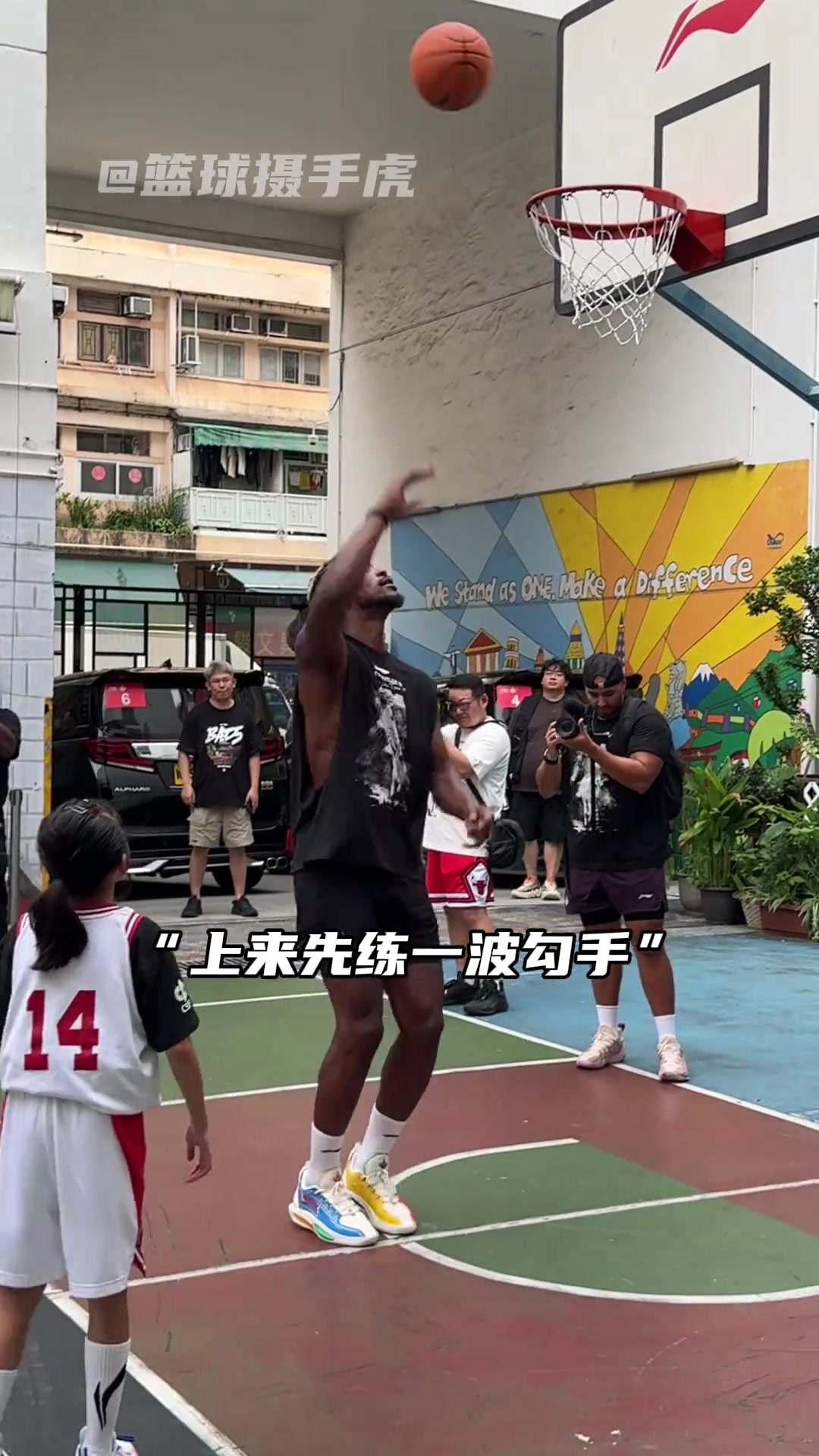 巴特勒中國行進(jìn)入狂嗨模式就是這邪惡雙馬尾像奧特之母