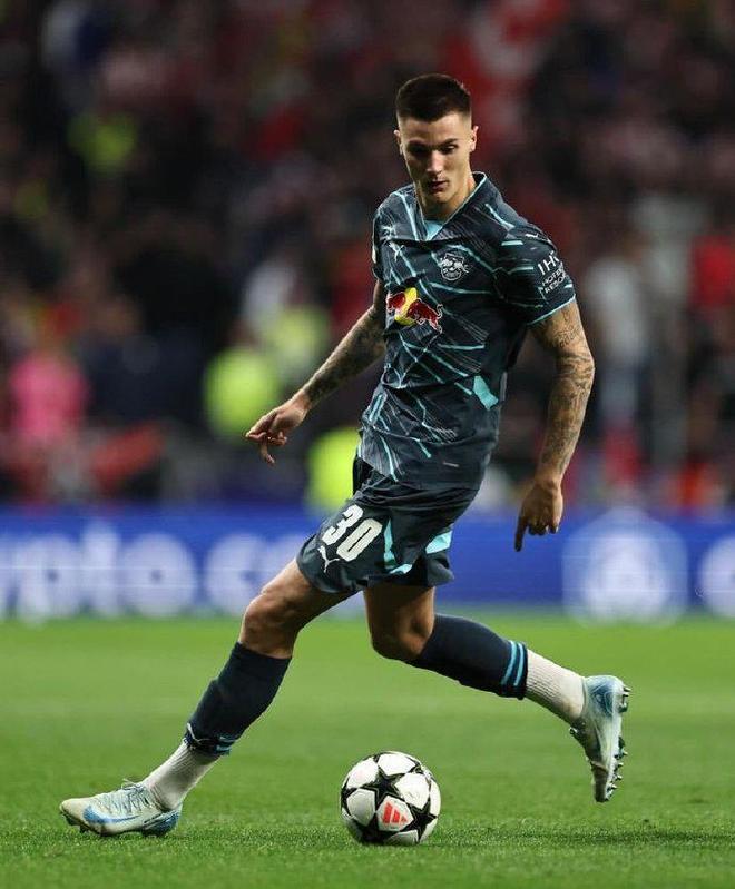 曼聯(lián)獵物遭劫，喜鵲軍急啟B計(jì)劃防伊薩克轉(zhuǎn)會(huì)。