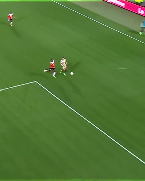 空中油炸丸子姆巴佩這球完美詮釋什么叫腳下頻率