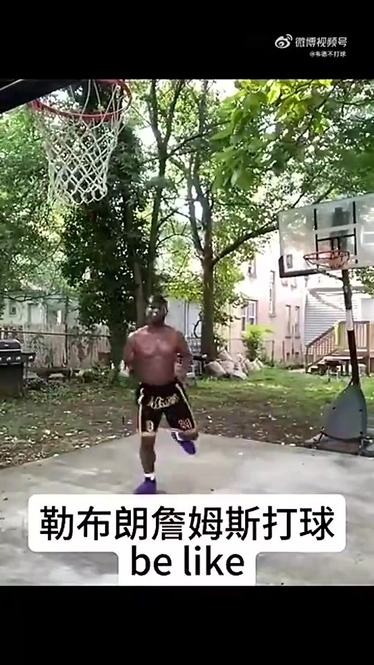 詹姆斯養(yǎng)活了多少人這位老哥靠著模仿詹姆斯已經(jīng)開上跑車了