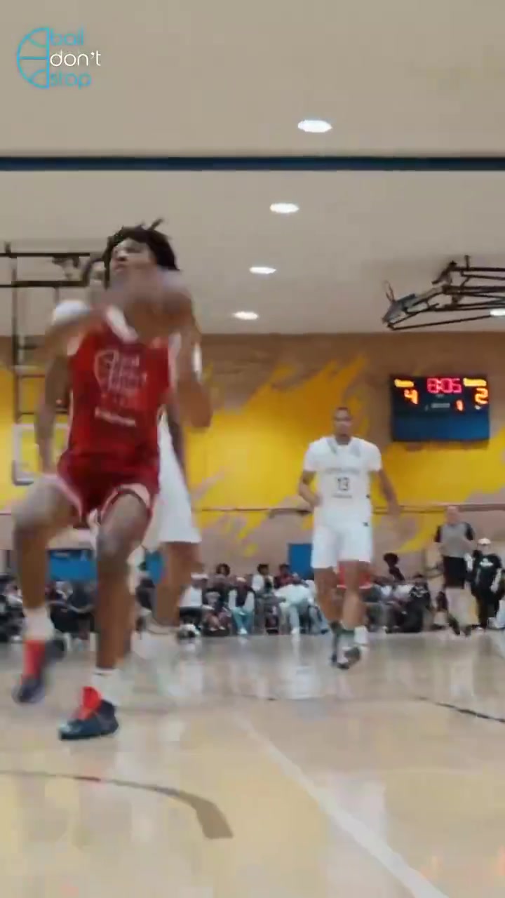 楊瀚森的開拓者隊友夏普在業(yè)余聯(lián)賽中砍瓜切菜拿下46分