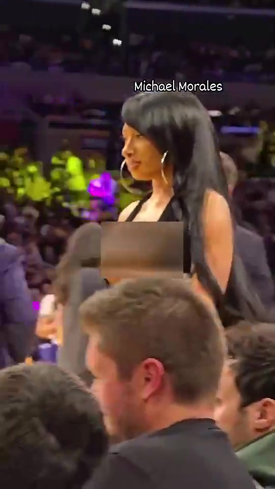 這尺度必須打碼了克萊女友馬冬梅此前觀戰(zhàn)湖人比賽超性感穿著驚艷全場