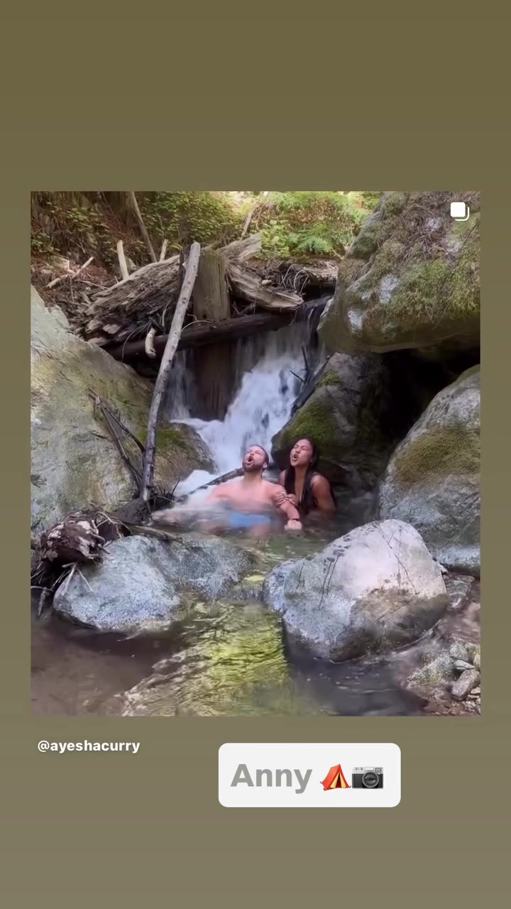 好家伙庫(kù)里和阿耶莎這是跑到野外去游泳啊