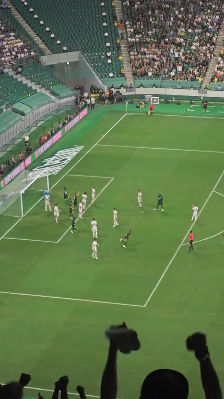 核心力量實(shí)拍達(dá)萬(wàn)暴力頭球破門(mén)工體國(guó)安球迷高喊NB