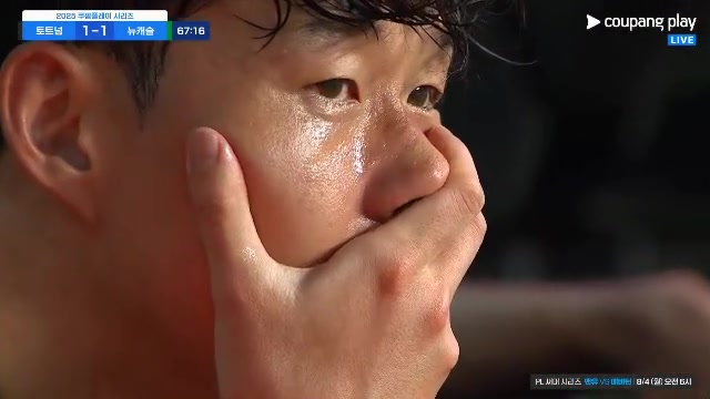 眼睛發(fā)紅被換下場的孫興慜一直忍住不哭