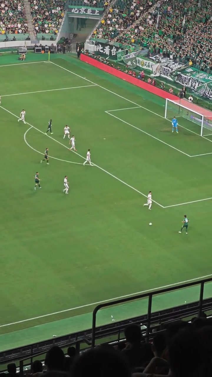 實(shí)拍國(guó)安球迷剛質(zhì)疑乃比江打右路后者便送出精準(zhǔn)逆足助攻