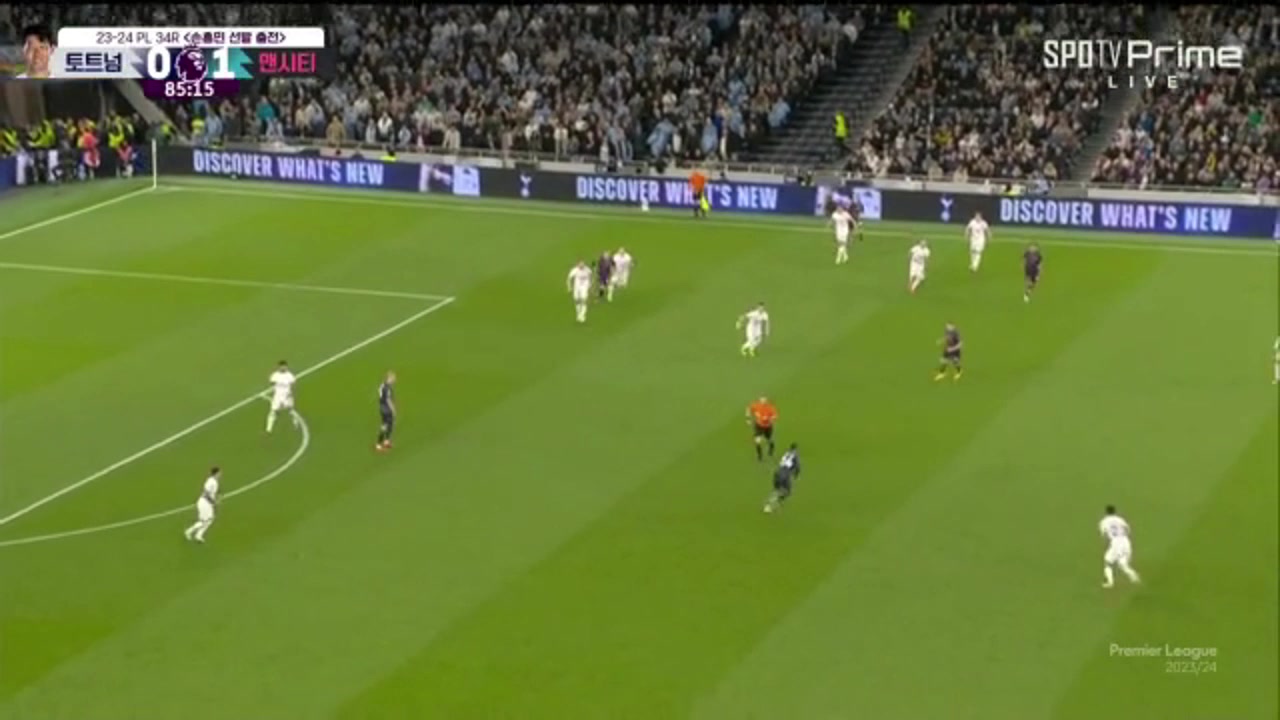 孫興慜射門的那一刻瓜迪奧拉直接絕望癱倒在地