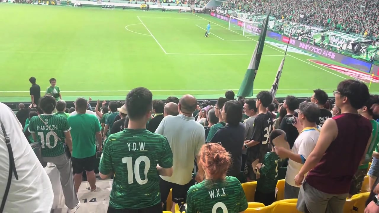 徹底怒了國(guó)安點(diǎn)球未判工體響徹黑哨裁判SB罵聲