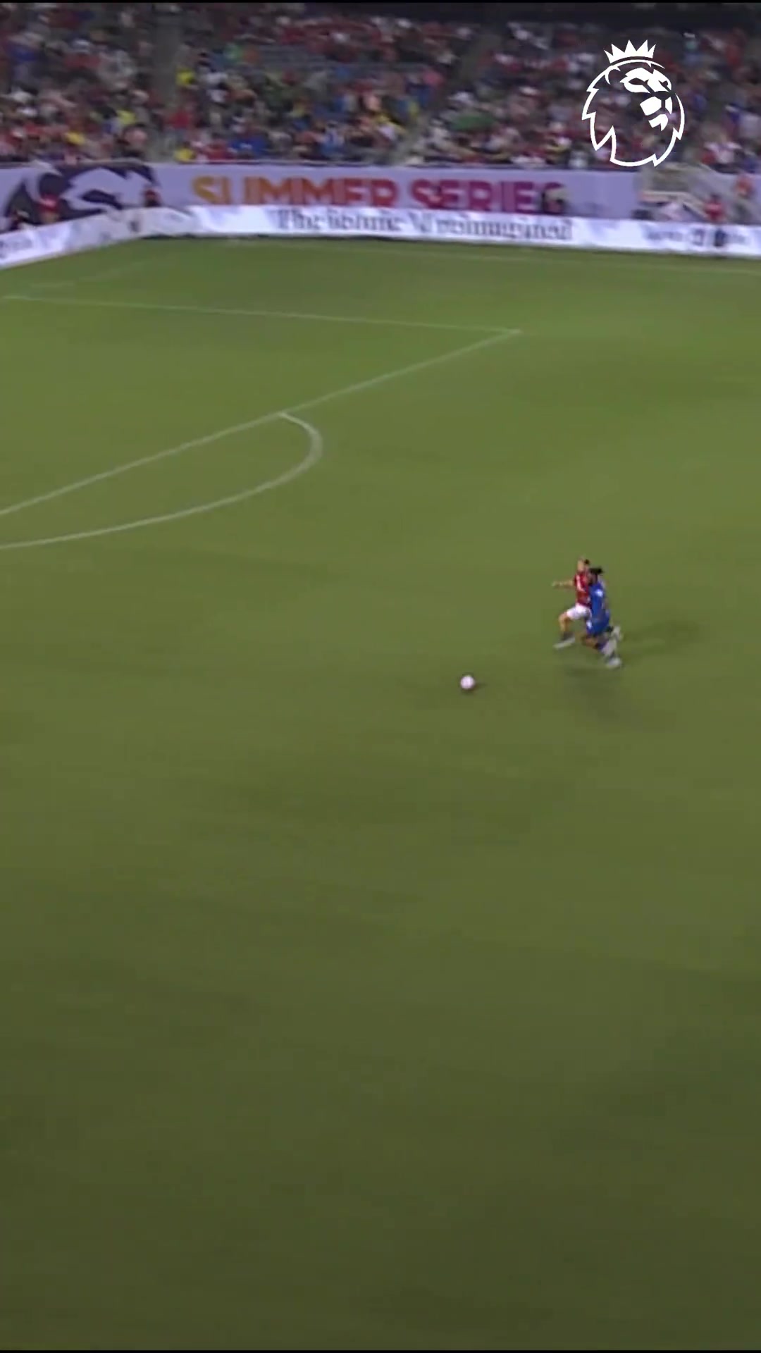 快準(zhǔn)狠盧克肖這次鏟球讓對(duì)手趴在地上一臉懵逼