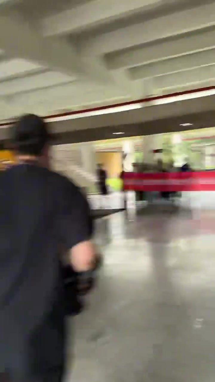 進(jìn)廠干活哈登親自參與個(gè)人簽名球鞋制作