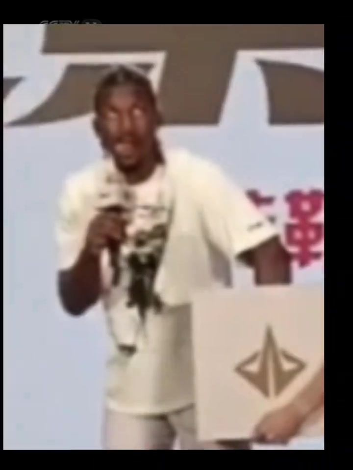 不愧是金州逗比隊(duì)巴特勒中國行參加活動(dòng)突然搞怪翻白眼