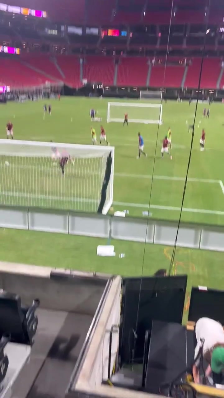 盡管是熱身賽每場(chǎng)比賽的賽后曼聯(lián)替補(bǔ)球員都會(huì)留下來(lái)加練